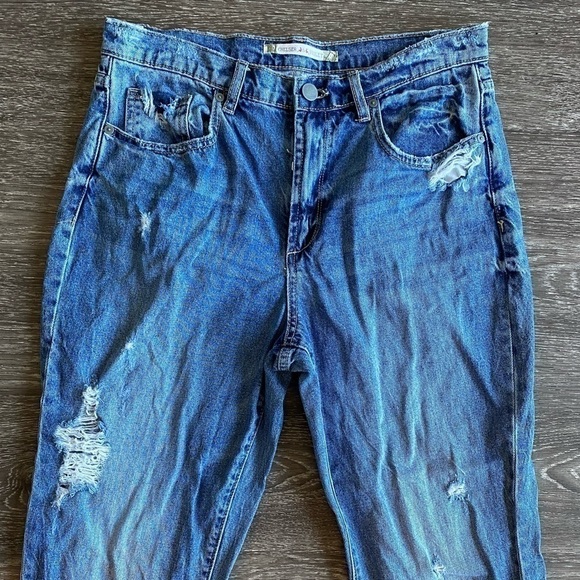 Chelsea and Violet distressed denim mom jeans.
Size 31 - Picture 6 of 14